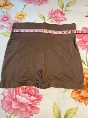 Sofra Seamless High-Waist Boyshorts - Brown